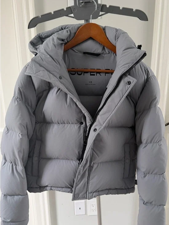 Aritzia Super Puff Short Puffer Jacket in Light Gray - Picture 1 of 4